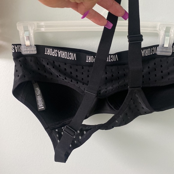 🖤Victoria’s Secret sports bra with mesh detailing & three-way strap adjustment - Picture 9 of 9